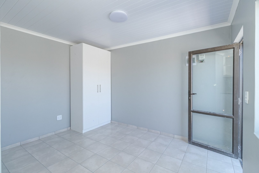 To Let 1 Bedroom Property for Rent in Silwood Heights Western Cape